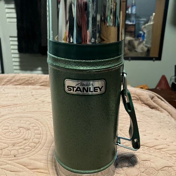 Vintage Stanley Classic Green Vacuum Thermos - Picture 2 of 10